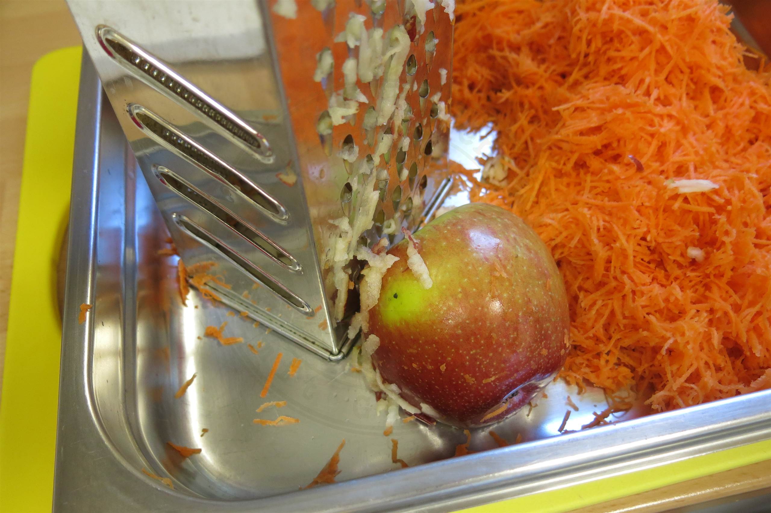 Apfel-Karotten-Kokos-Muffins – Vegan – Supersaftigleckerschmackofatz ...