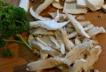 Blattsalat mit gebratenen Kraeutersaitlingen (10).JPG