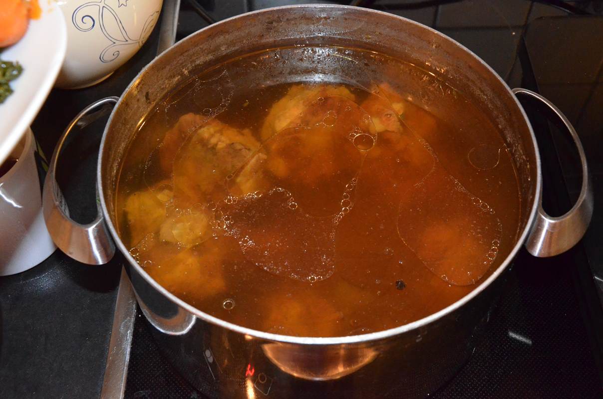 Klare Ochsenschwanzsuppe – Vom Bio-Angus – Klassische Küche, einfach ...