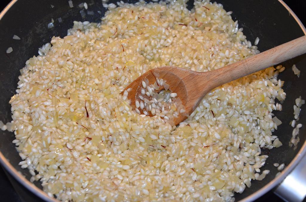 Risotto alla Milanese Italienisches Nationalgericht und feine Beilage