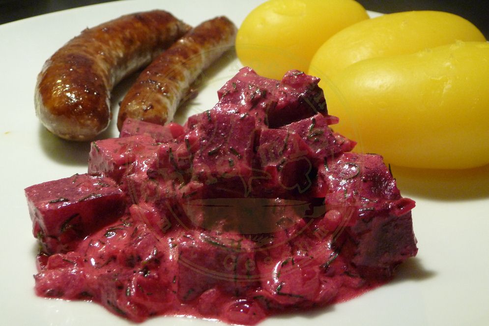 Rote Beete mit Röstzwiebeln, Sauerahm, Meerrettich und Dill – Ein ...