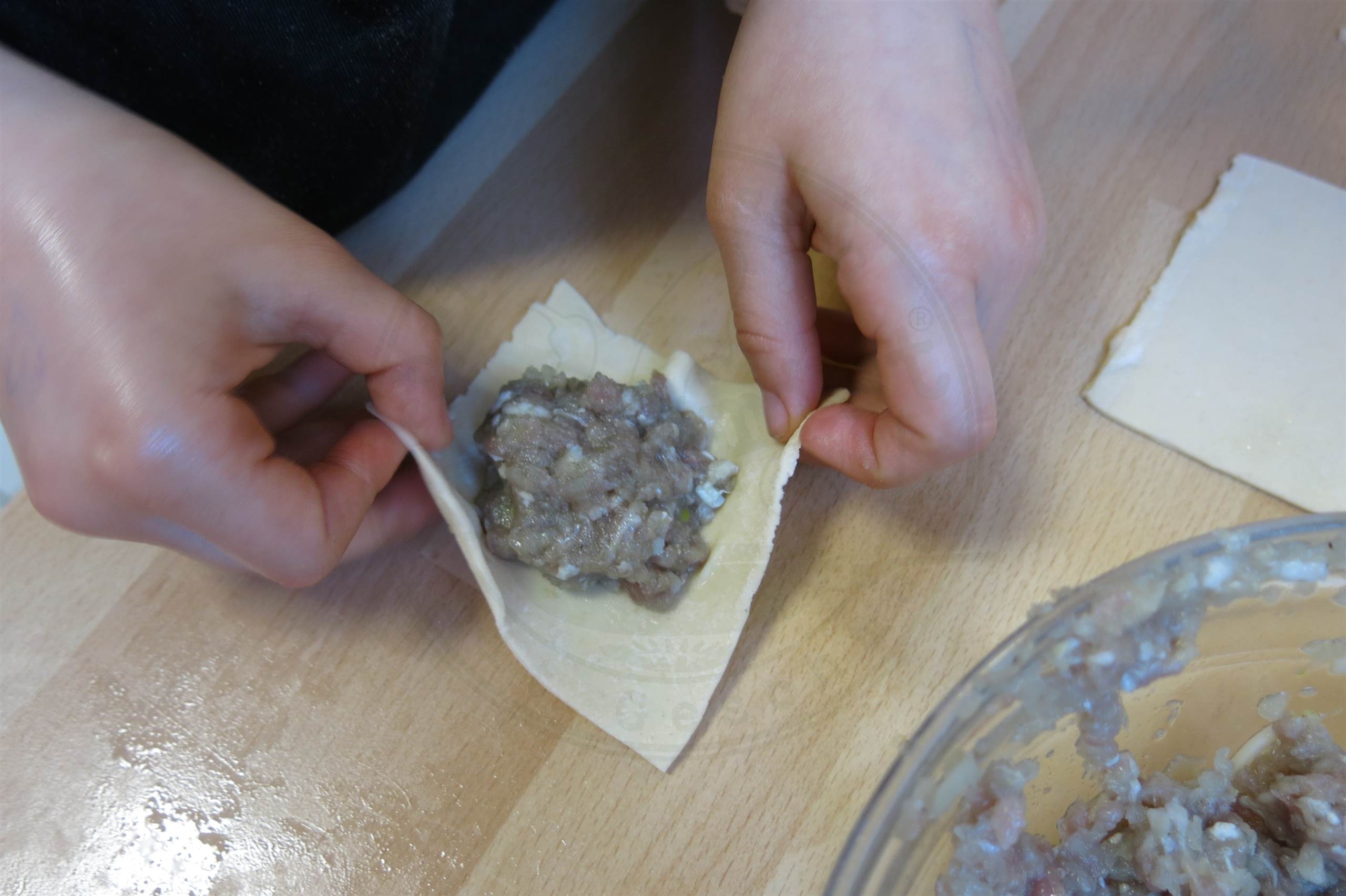 Russische Manti – Gefüllte Nudeltaschen mit Fleisch, vegetarischer oder ...