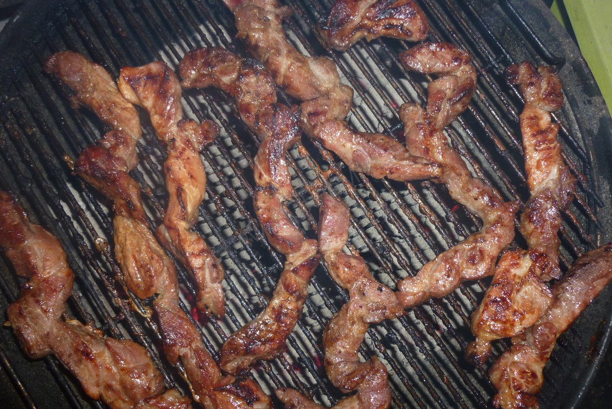 Barbecue: Geröstetes Schweinefleisch – saftiger Schweinenacken mal ...