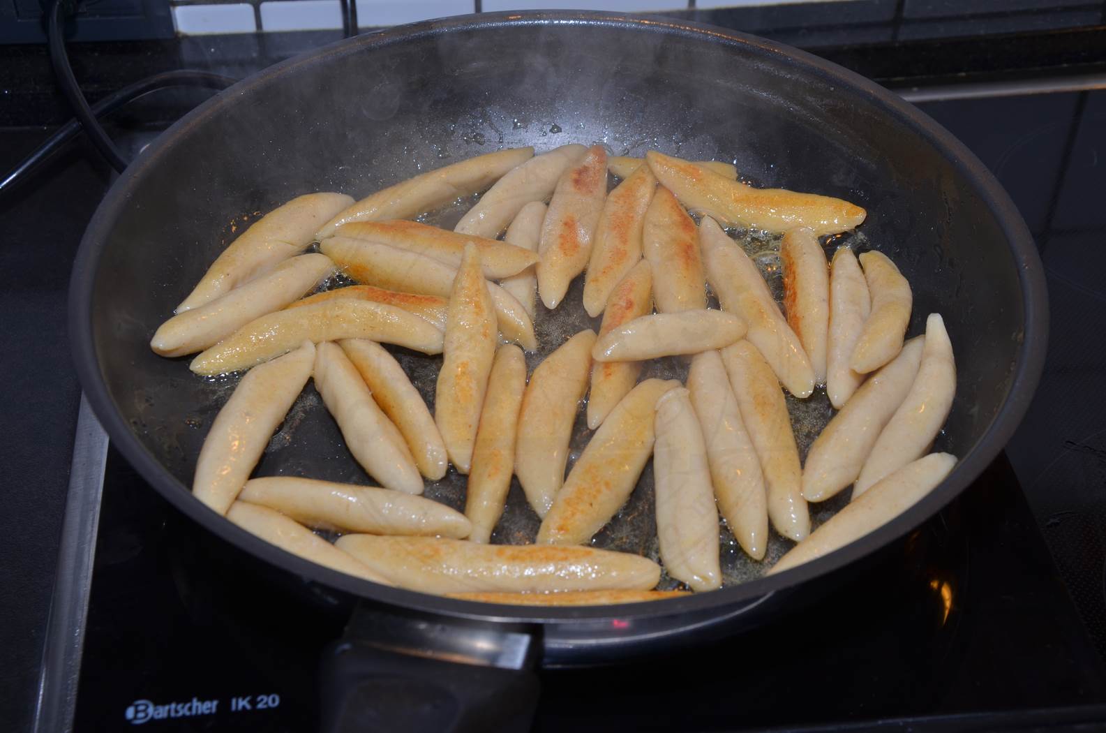 Spinat-Sahne-Sauce – Schnell und lecker zu Nudeln, Gnocchi und ...
