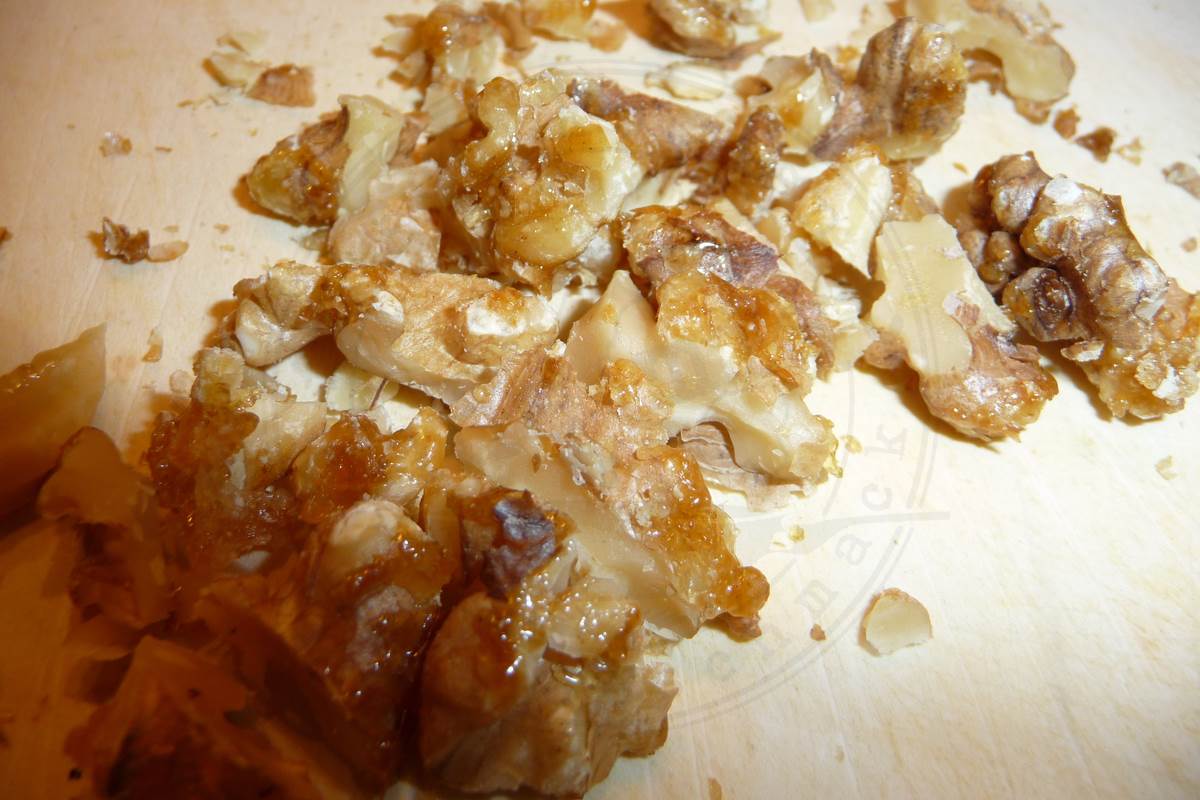 Steckrübengemüse mit salzigem Walnusskrokant | Ohne Mist Steckrübengemüse mit salzigem Walnusskrokant | Ohne Mist