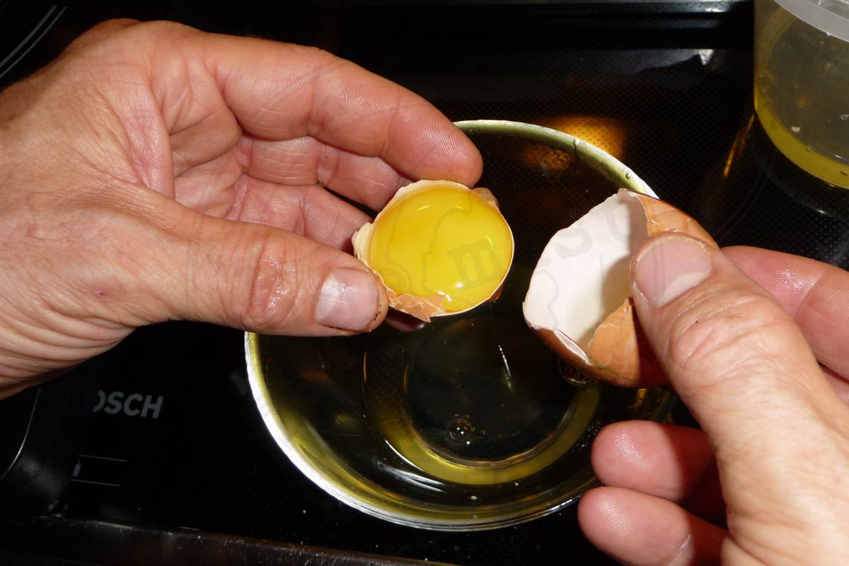 Vanilleeis mit Crunch von karamellisierten Kürbiskernen – Cremig ...