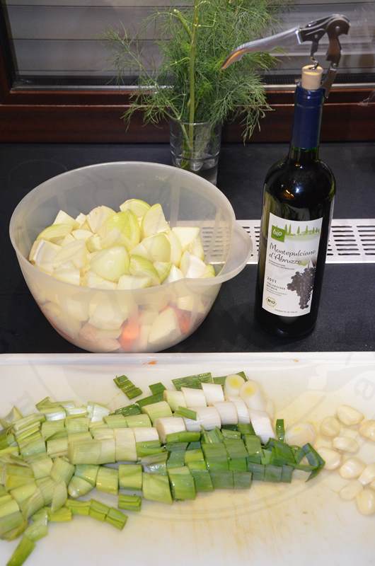 Wildschweinragout mit Wacholder-Preiselbeersauce – Essen aus dem Wald ...