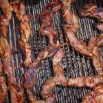 Barbecue: Geröstetes Schweinefleisch – saftiger Schweinenacken mal nicht als Steak gegrillt