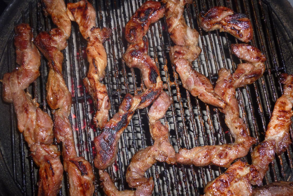 Barbecue: Geröstetes Schweinefleisch – saftiger Schweinenacken mal ...